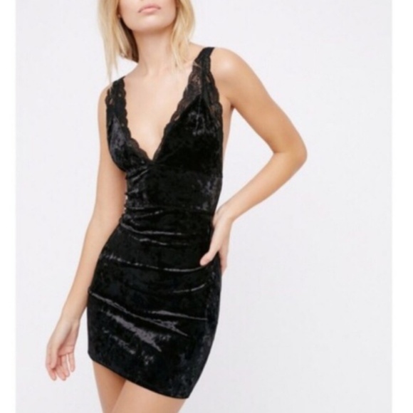 🍒NWT🍒 FREE PEOPLE ESSENTIALS VELVET DRESS - Picture 2 of 5